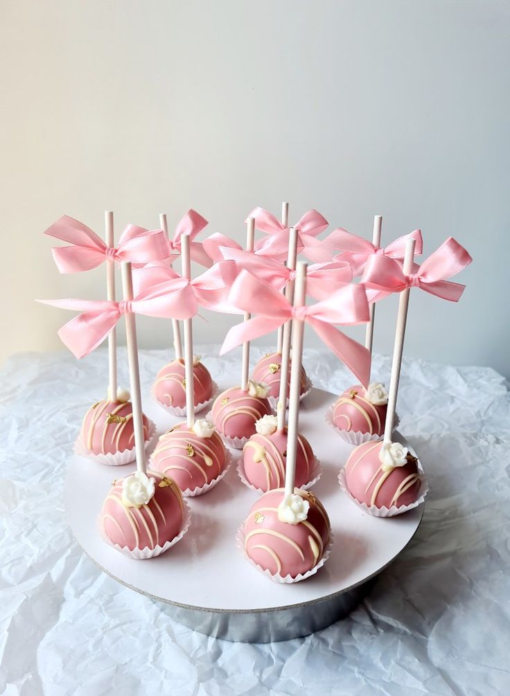Use Delicate Dessert Decorations