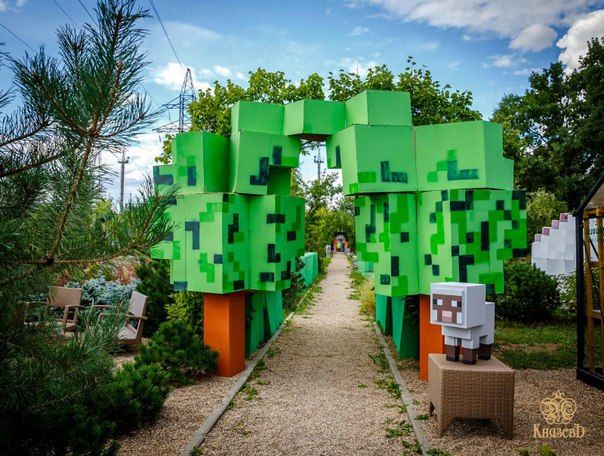 Create a Minecraft Party Entrance