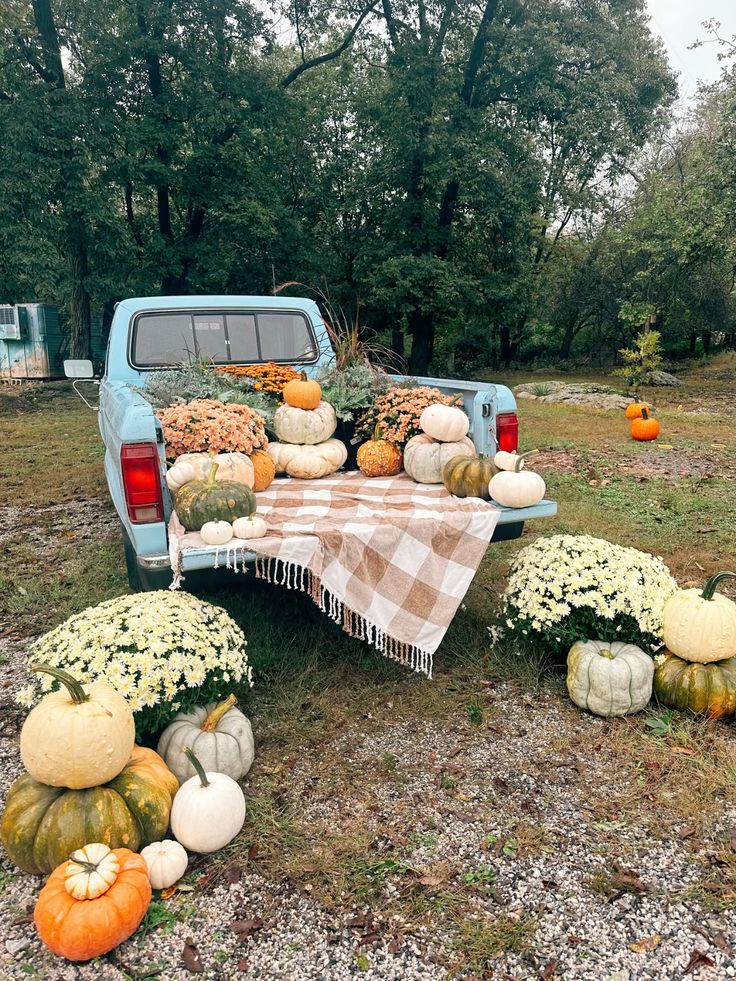  Vintage Truck Pumpkin Display