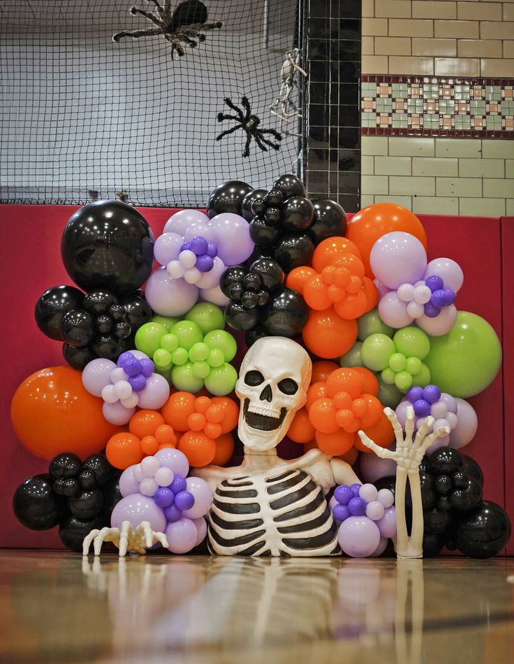 Friendly Skeleton Balloon Garland