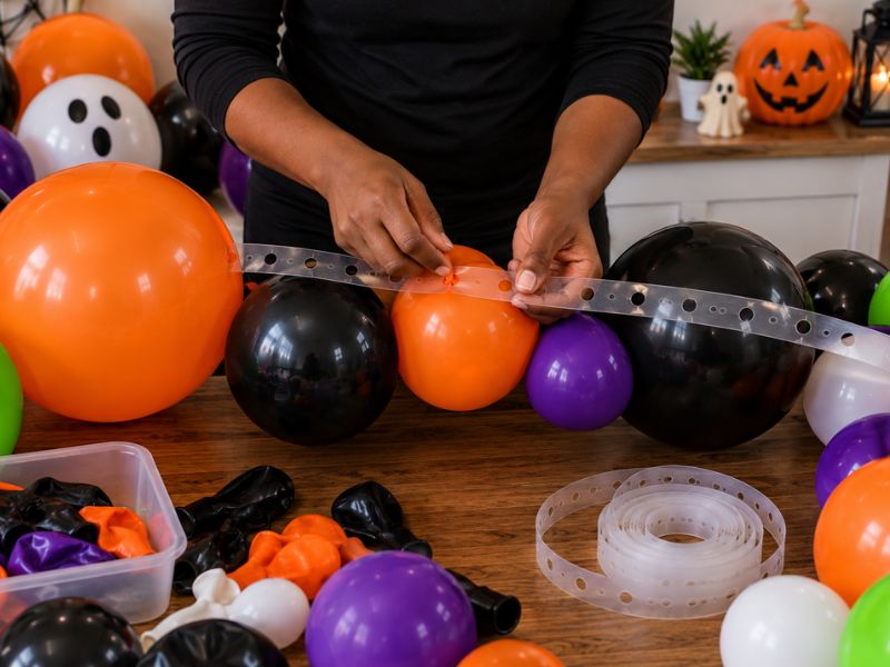 Attach the First Balloons to the Decorating Strip