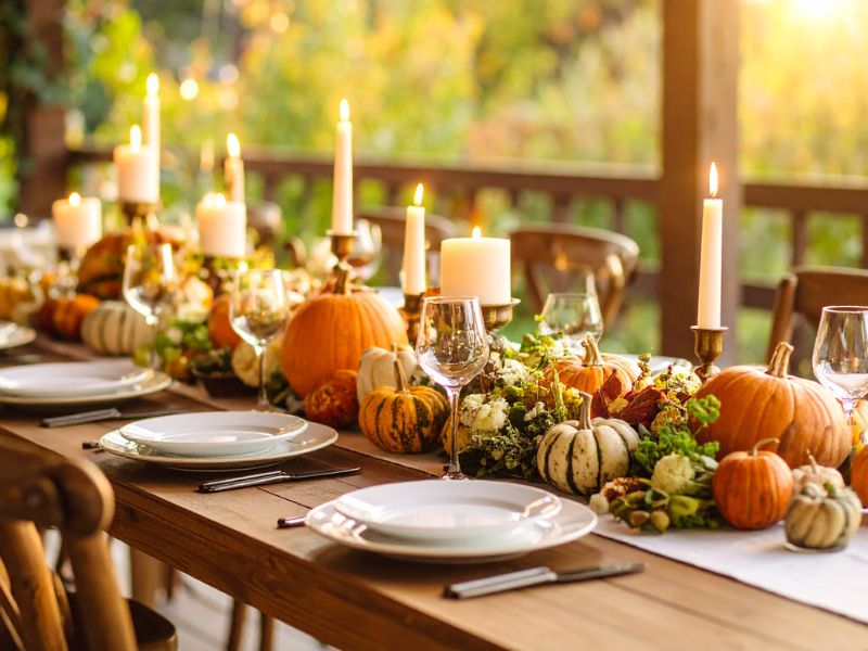 Decorate the Thanksgiving Table