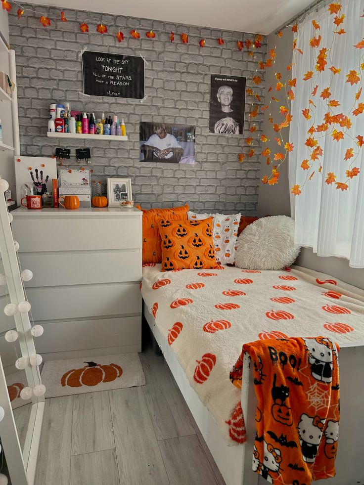 Pumpkin Garland Above the Bed